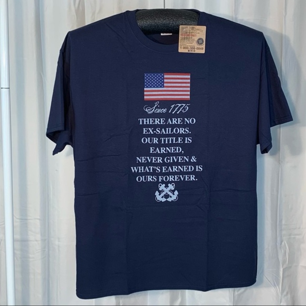 Gildan NWT navy blue statement short sleeve tee shirt.